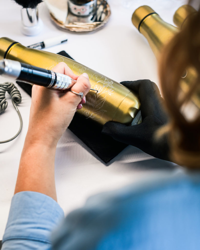 Sanda Letter_Engraver & Calligrapher in Switzerland_grauvre gourde