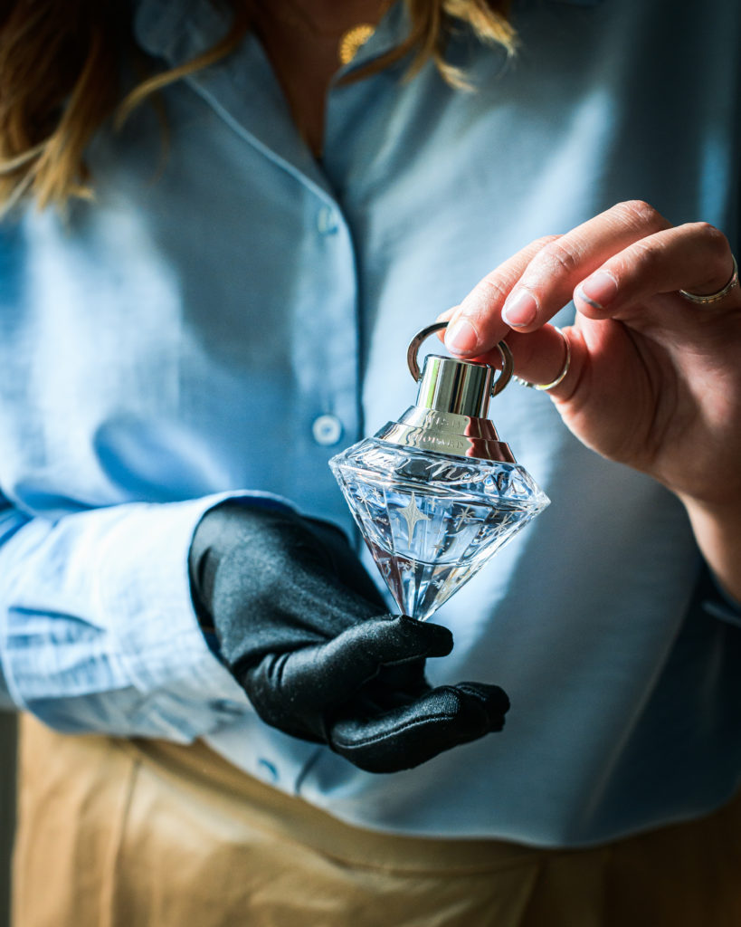 Sanda Letter_Engraver & Calligrapher in Switzerland_grauvre parfum