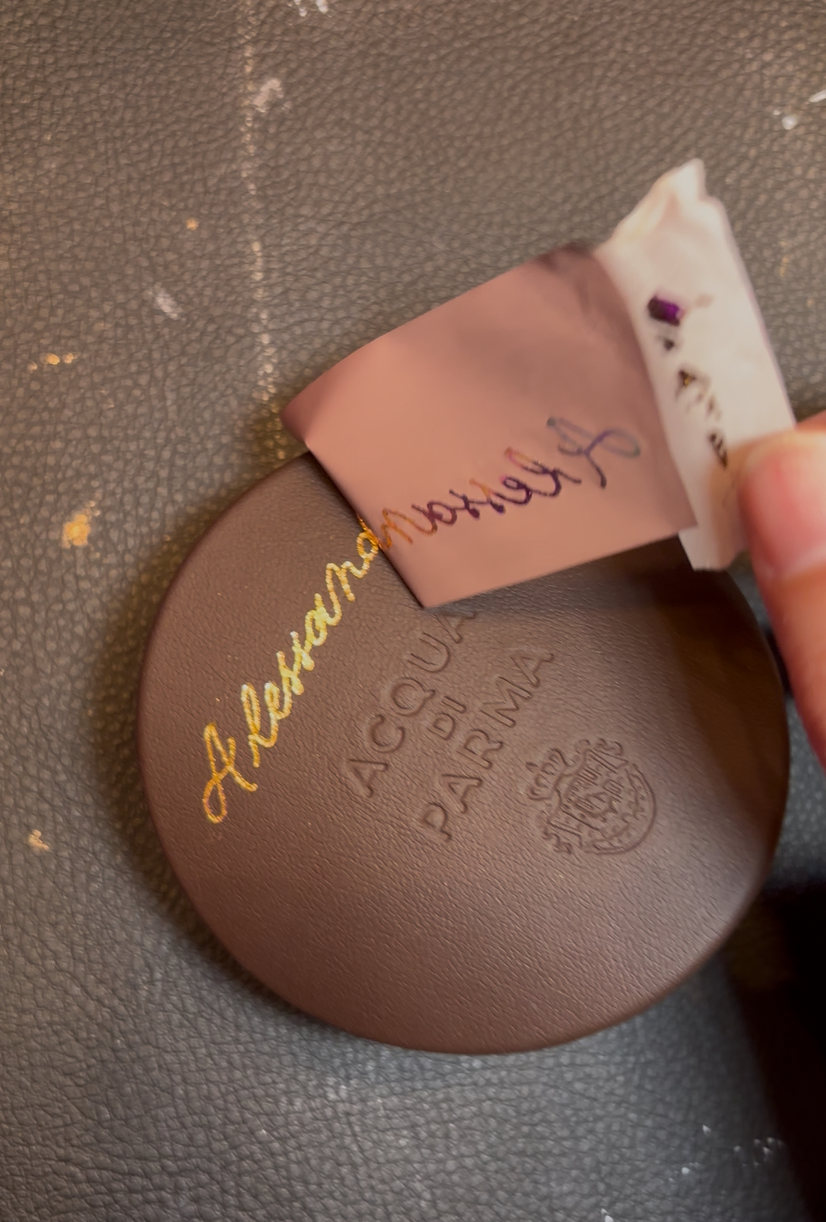 Hog foil Sanda Letter Engraving and calligraphy in Switzerland