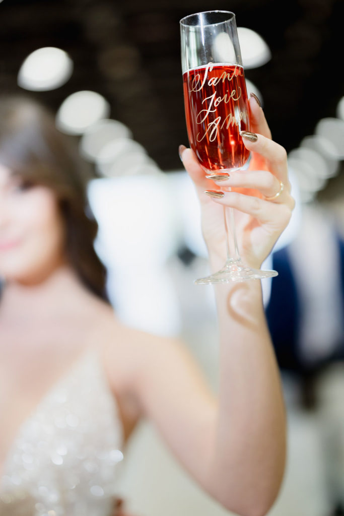 Sanda Letter_Engraver & Calligrapher in Switzerland_ENGRAVING_Glasses verres mariés