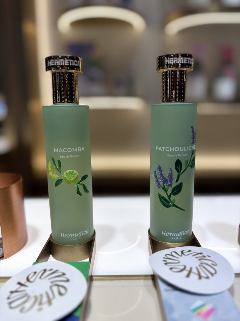 Sanda Letter engraving and calligraphy in Switzerland - Bottle painting - Hermetica Perfume