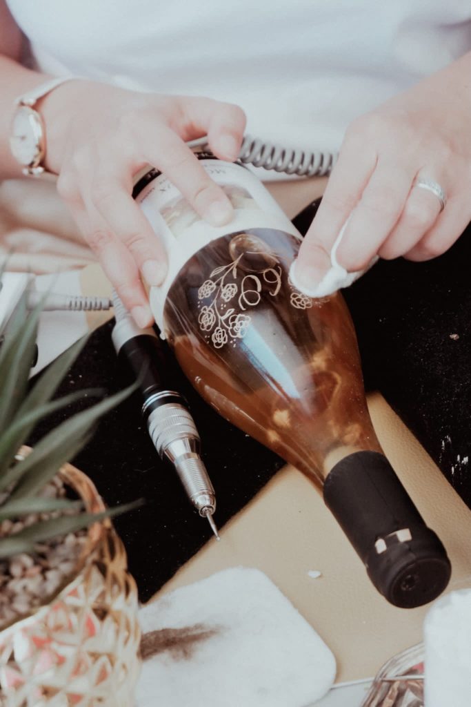 Sanda Letter_Engraver & Calligrapher in Switzerland_Engraving_Bottle 60 and flowers