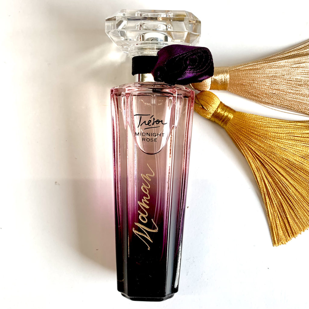 Sanda Letter_Engraver and Calligrapher in Switzerland_ENGRAVING_Pefume Tresor